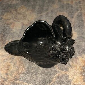 Vintage Jolie Fleurs Black Swan with Vintage Charm